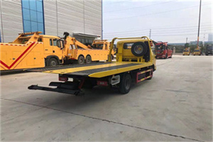 方城非事故拖车