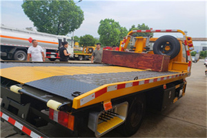 方城附近拖车电话号码服务